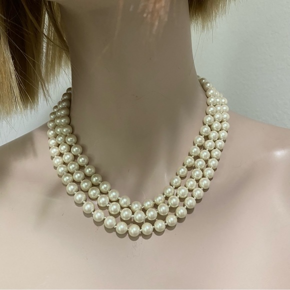 Vintage CAROLEE Signed 3-Strand Silver Box Clasp Faux Pearl Necklace - Picture 2 of 12
